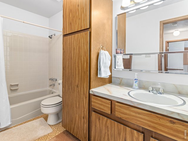 Property Photo 12 Shared bath on upper level