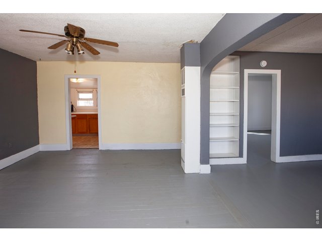 Property Photo 5 Entry