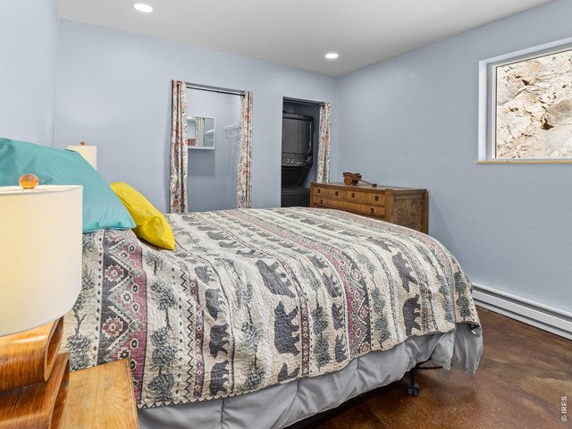 Property Photo 22 Primary bedroom