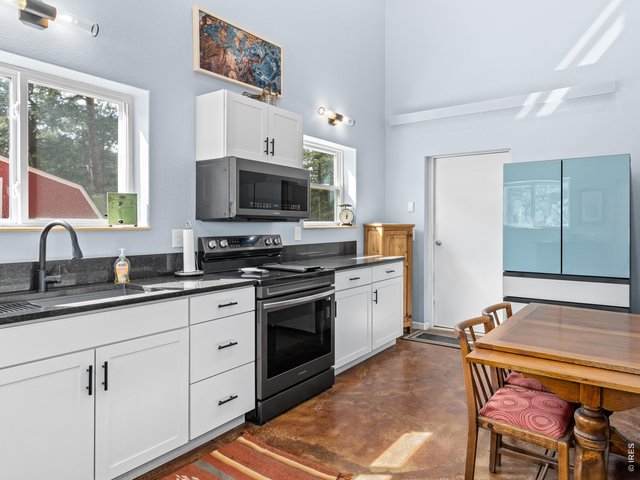 Property Photo 20 Good kitchen storage
