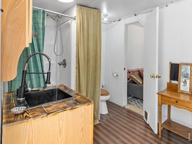 Property Photo 38 3/4 bath in cabin