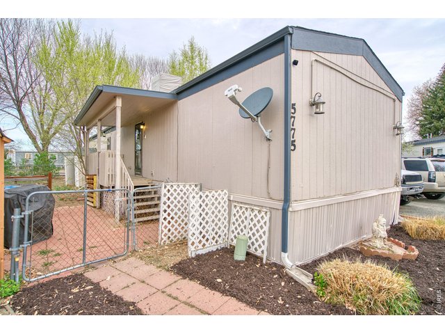 Property Photo 14 Fenced yard for your furry friend