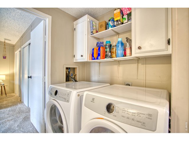 Property Photo 7 Laundry area