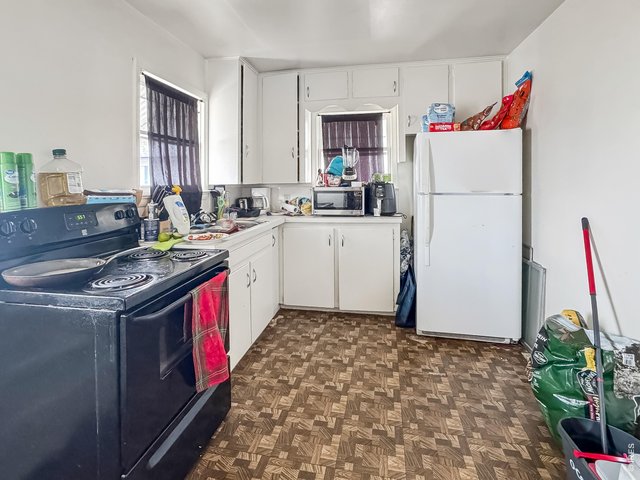 Property Photo 33 Kitchen