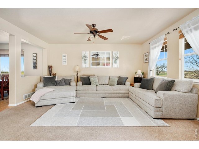Property Photo 6 Large enough for over-sized furniture.
