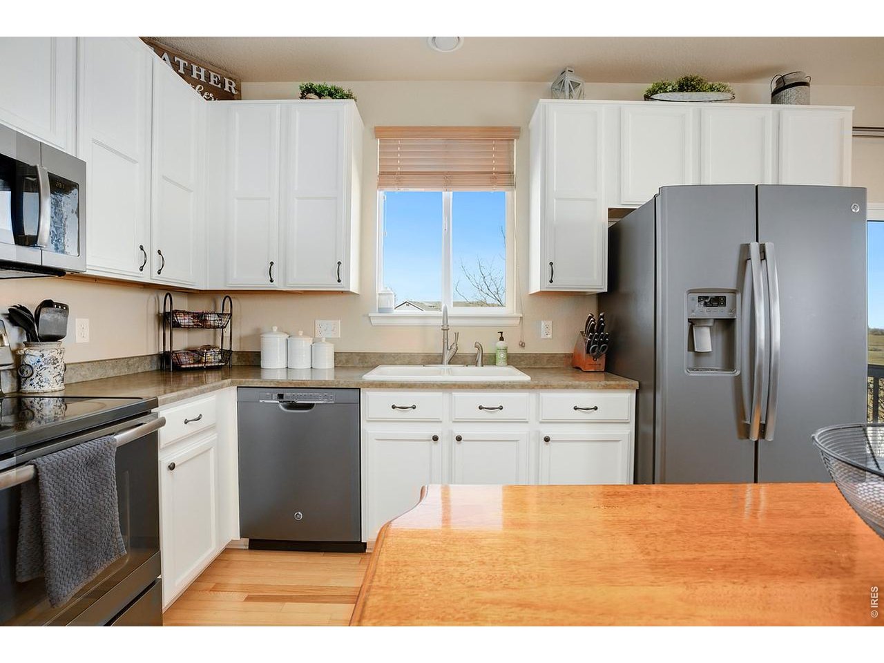 Property Photo 11 All Kitchen Appliances included in Sale