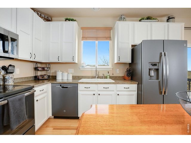 Property Photo 11 All Kitchen Appliances included in Sale