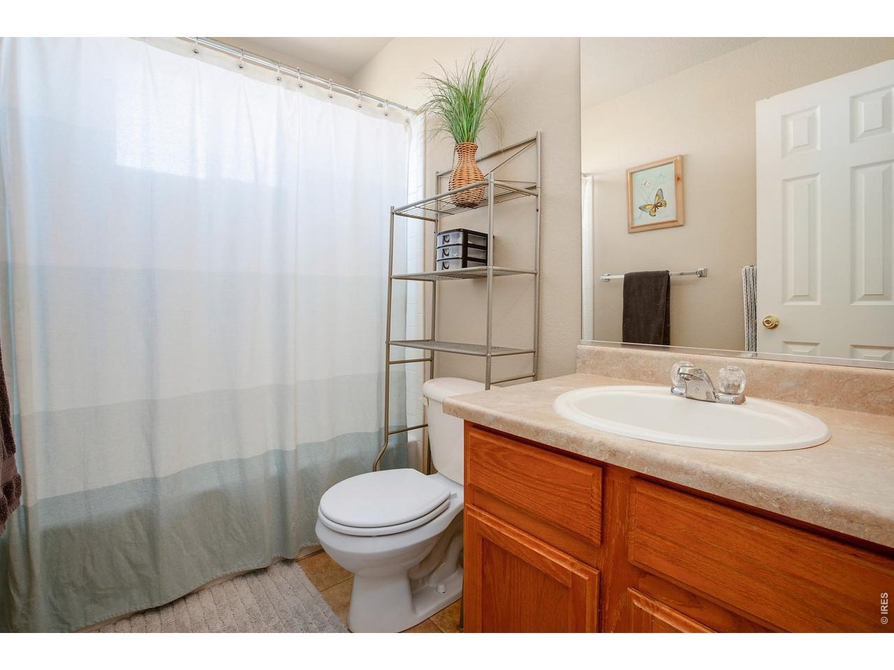 Property Photo 18 Full bath upper level