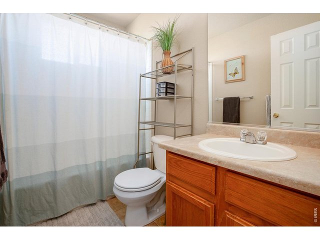 Property Photo 18 Full bath upper level