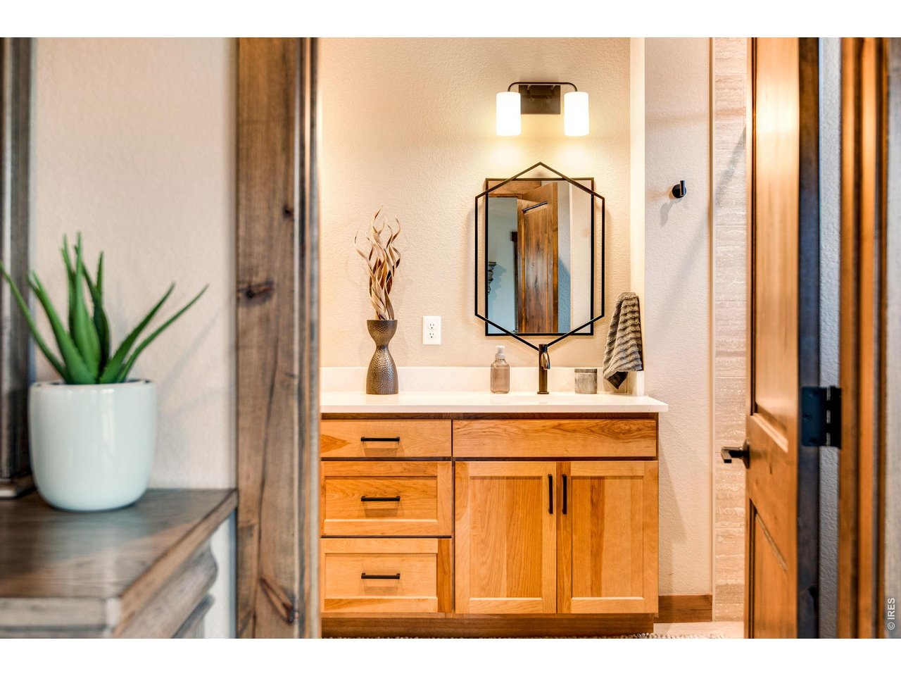 Beautiful finishes in the primary bathroom!