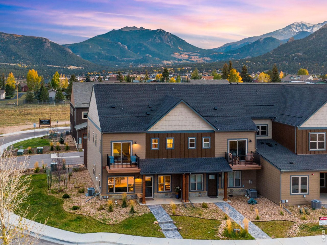 Stunning end unit surrounded by the Rocky Mountains!