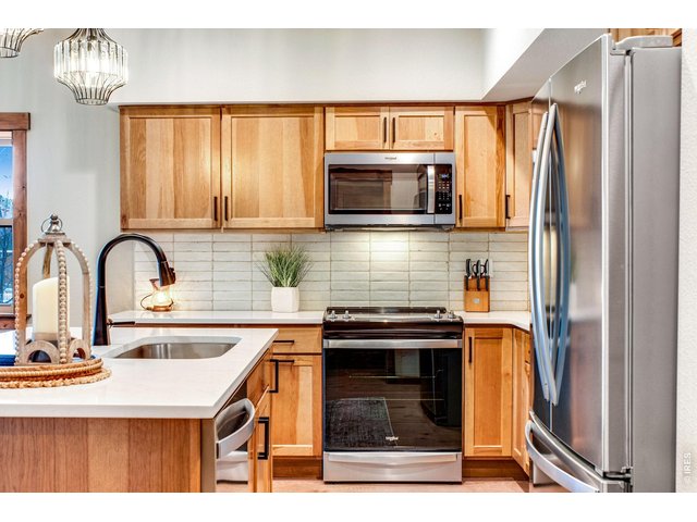 Property Photo 23 Stainless appliances.