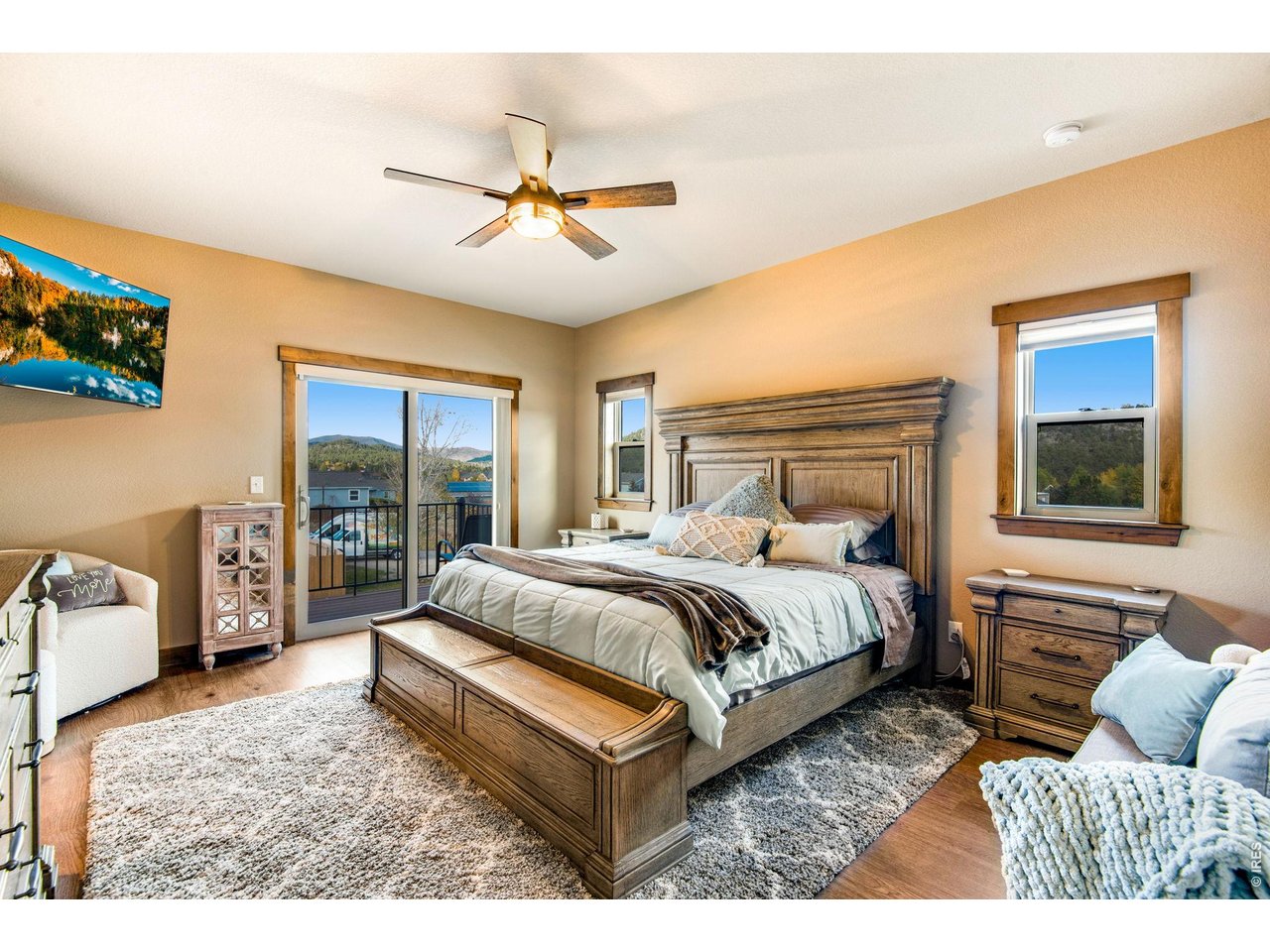 Huge primary suite with balcony!