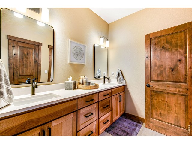 Property Photo 33 Beautiful and spacious guest bathroom.
