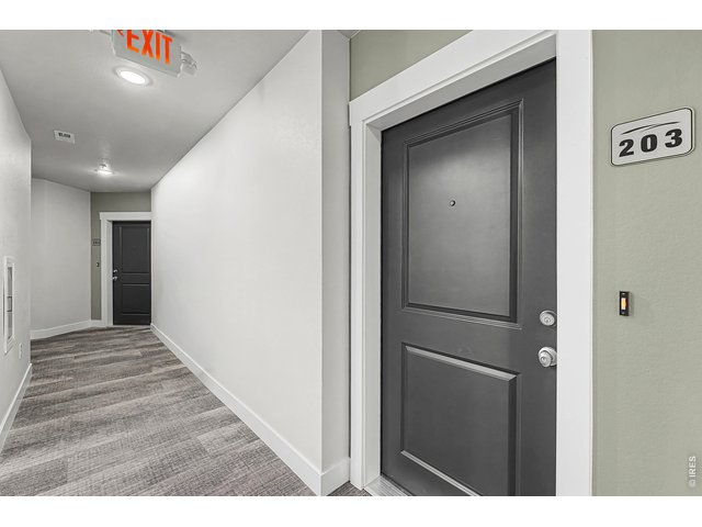 Property Photo 17 Secured entry hallway to your door!