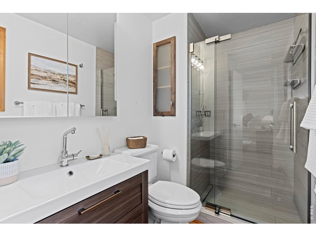 Property Photo 22 Primary Bathroom