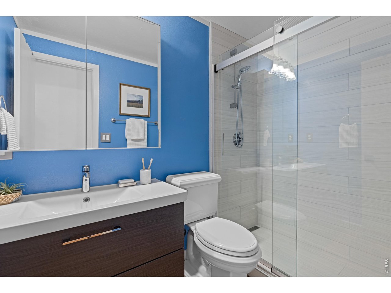 Upstairs Shared Bathroom