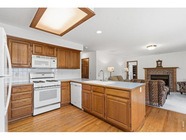 Property Photo 12 Kitchen is airy, with great lighting. 