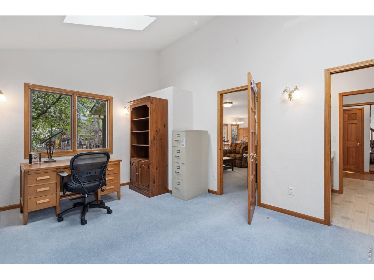 Main floor bedroom or office. Connects to the family room and the 3/4 bathroom. 