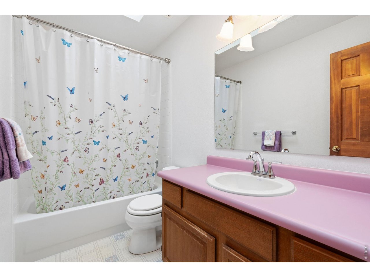 Secondary bathroom. 