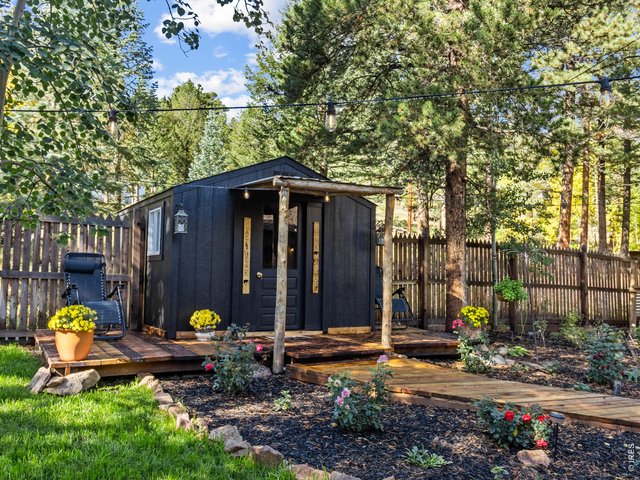 Property Photo 23 Play house/hobby shed