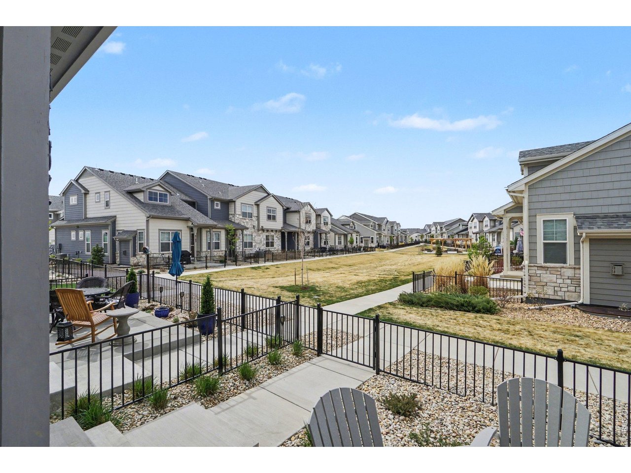 Front yard with courtyard access