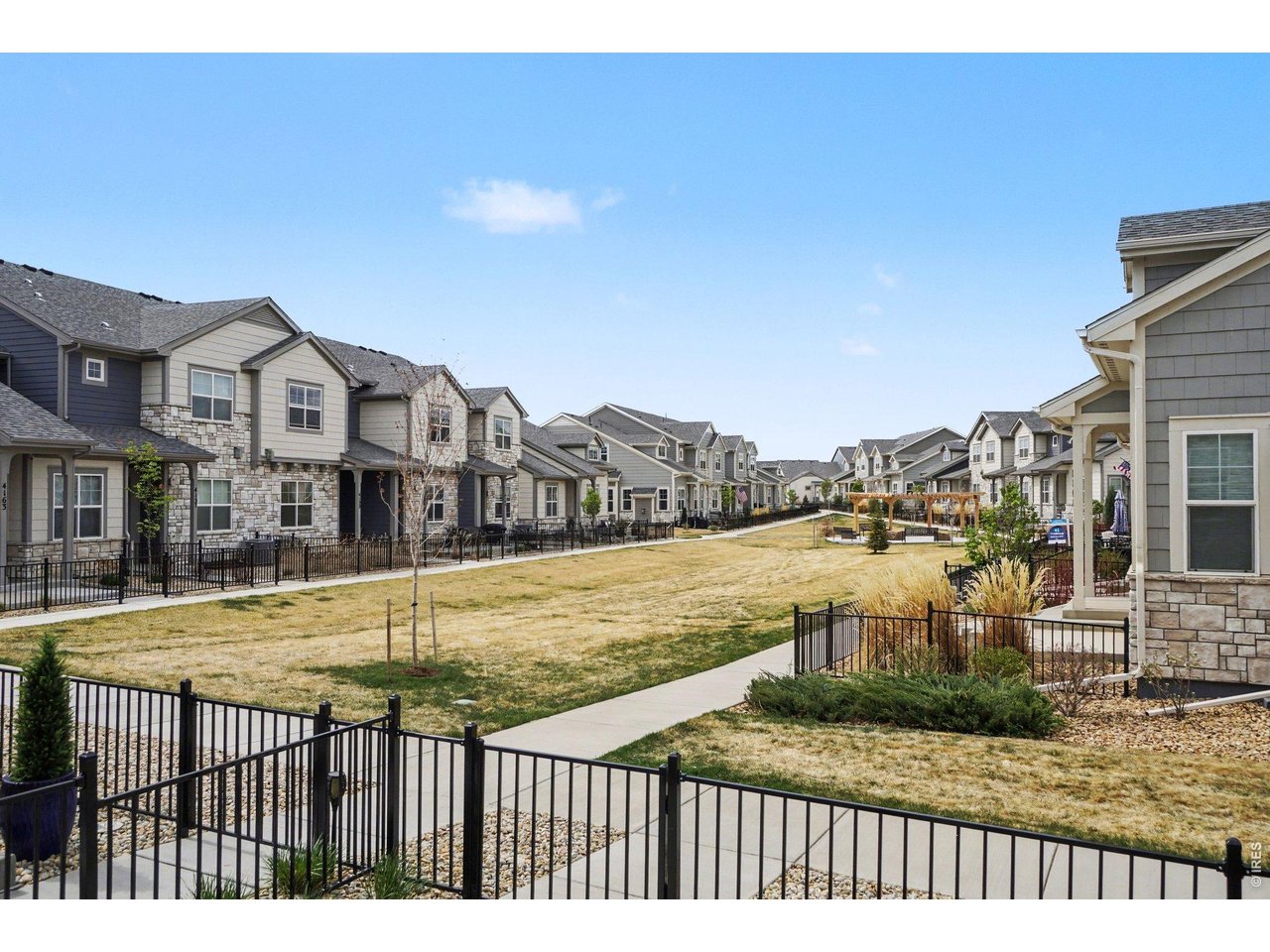 HOA maintained courtyard