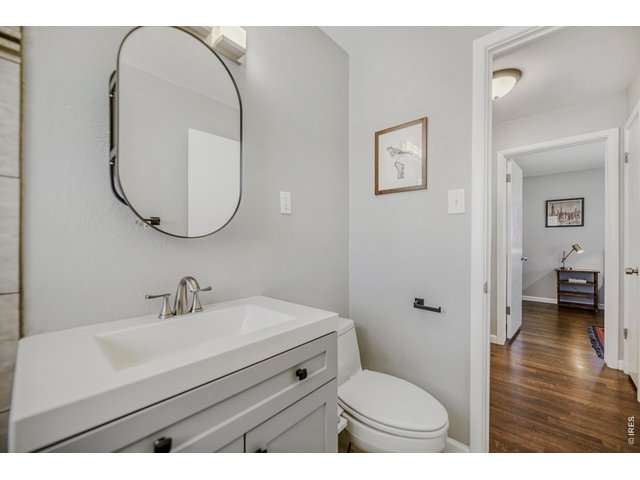 Property Photo 20 Main level bathroom is nicely kept