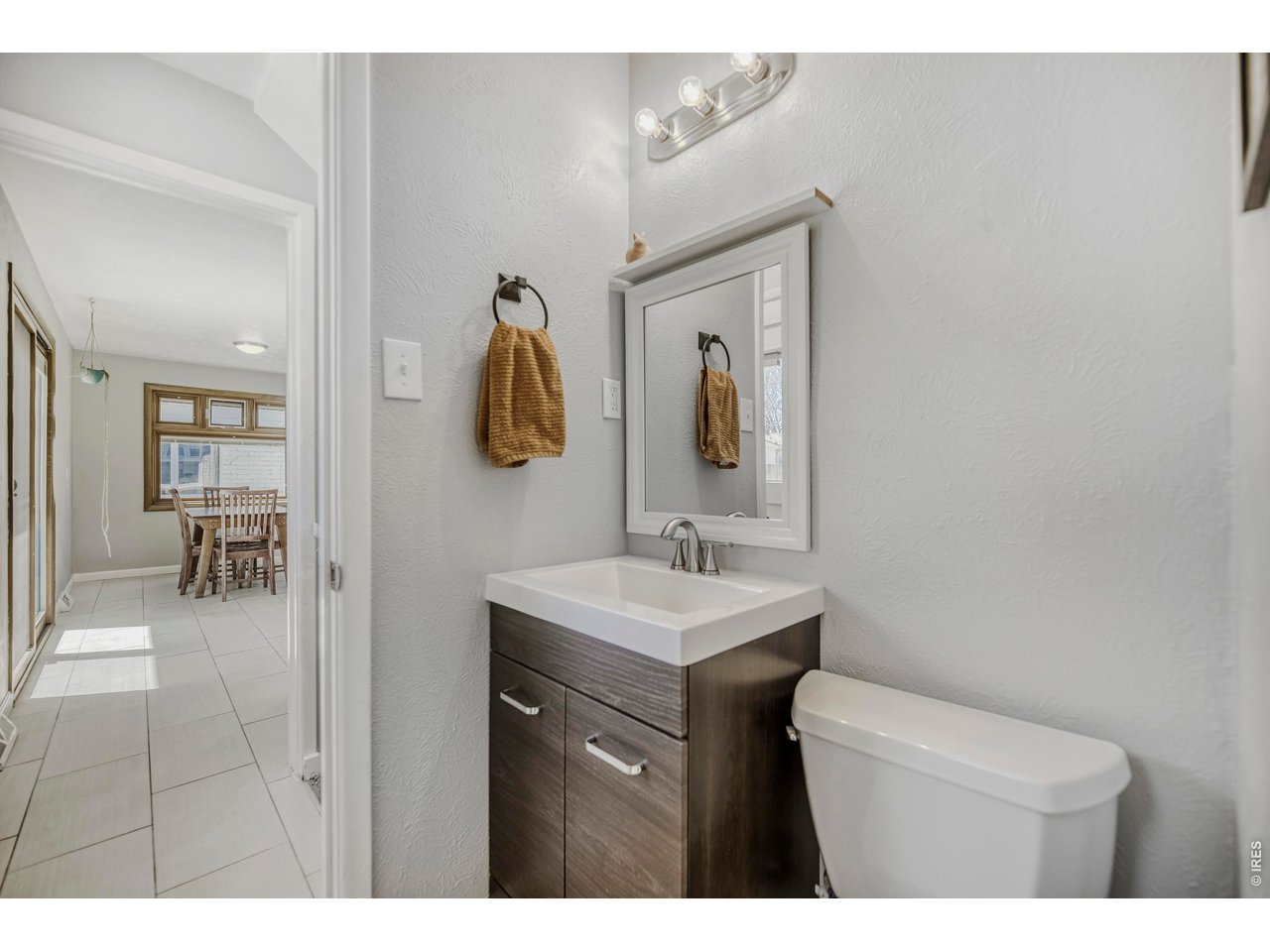 Powder room on main 