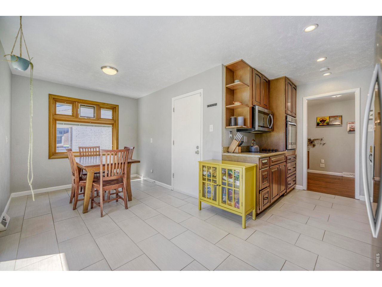 Bright and sunny dining space