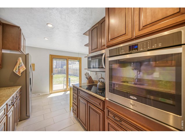 Property Photo 10 Stainless steel appliances