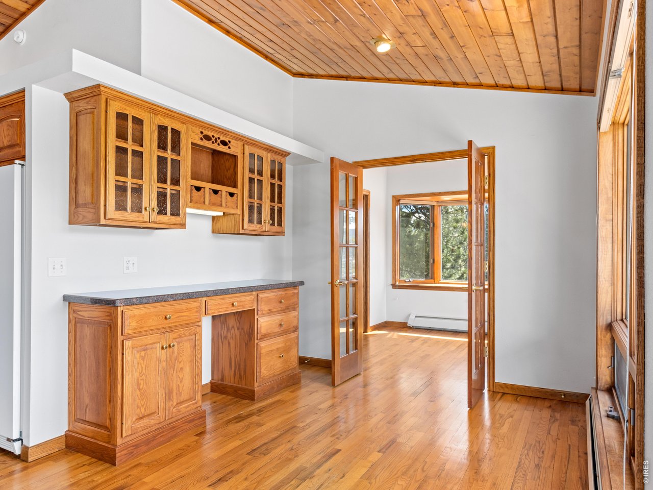 Butlers pantry and breakfast nook