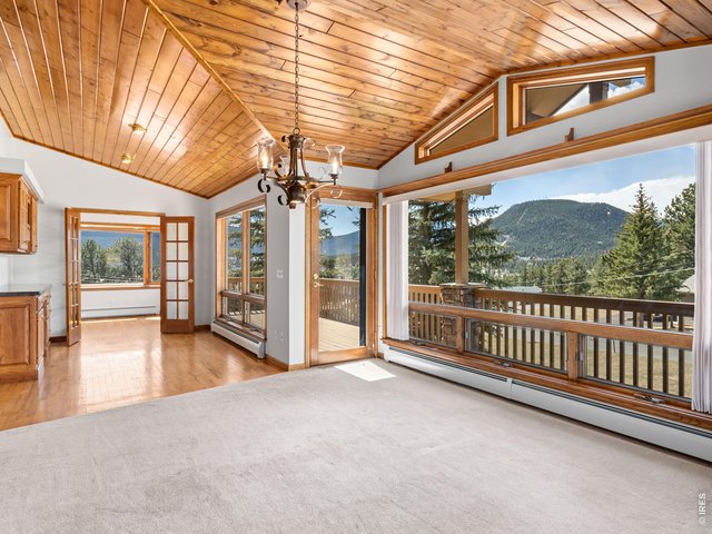 Property Photo 16 Awesome view windows!