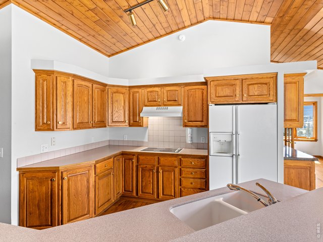 Property Photo 22 Lots of kitchen storage