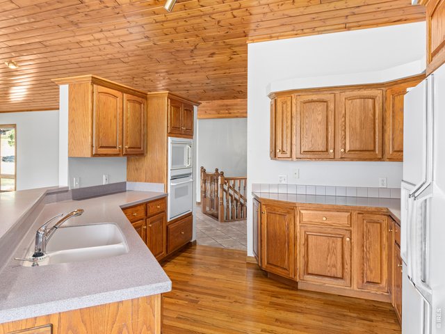 Property Photo 23 Solid surface counters