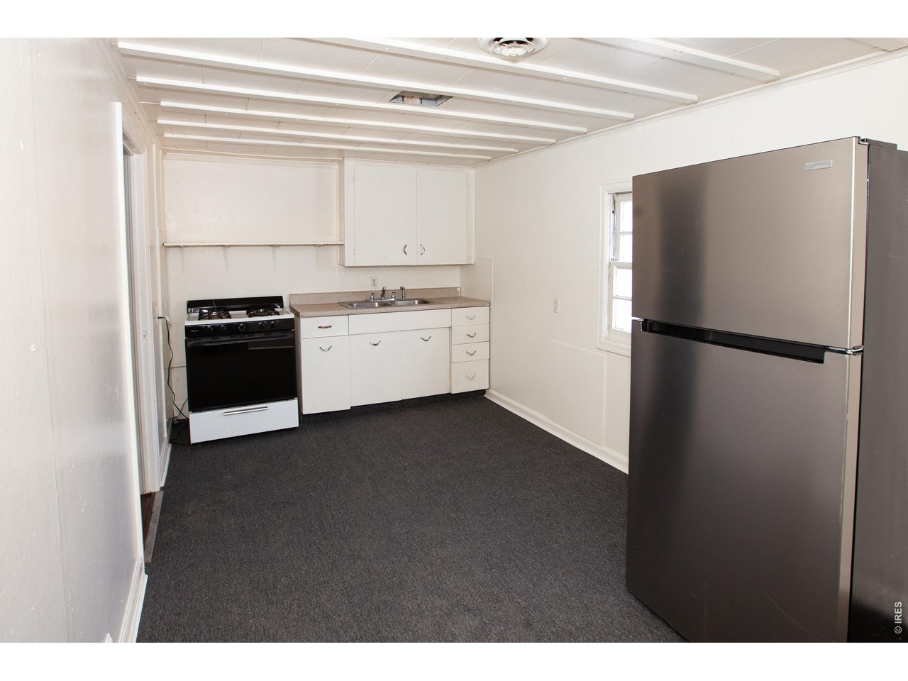 Upstairs 3 BR Unit