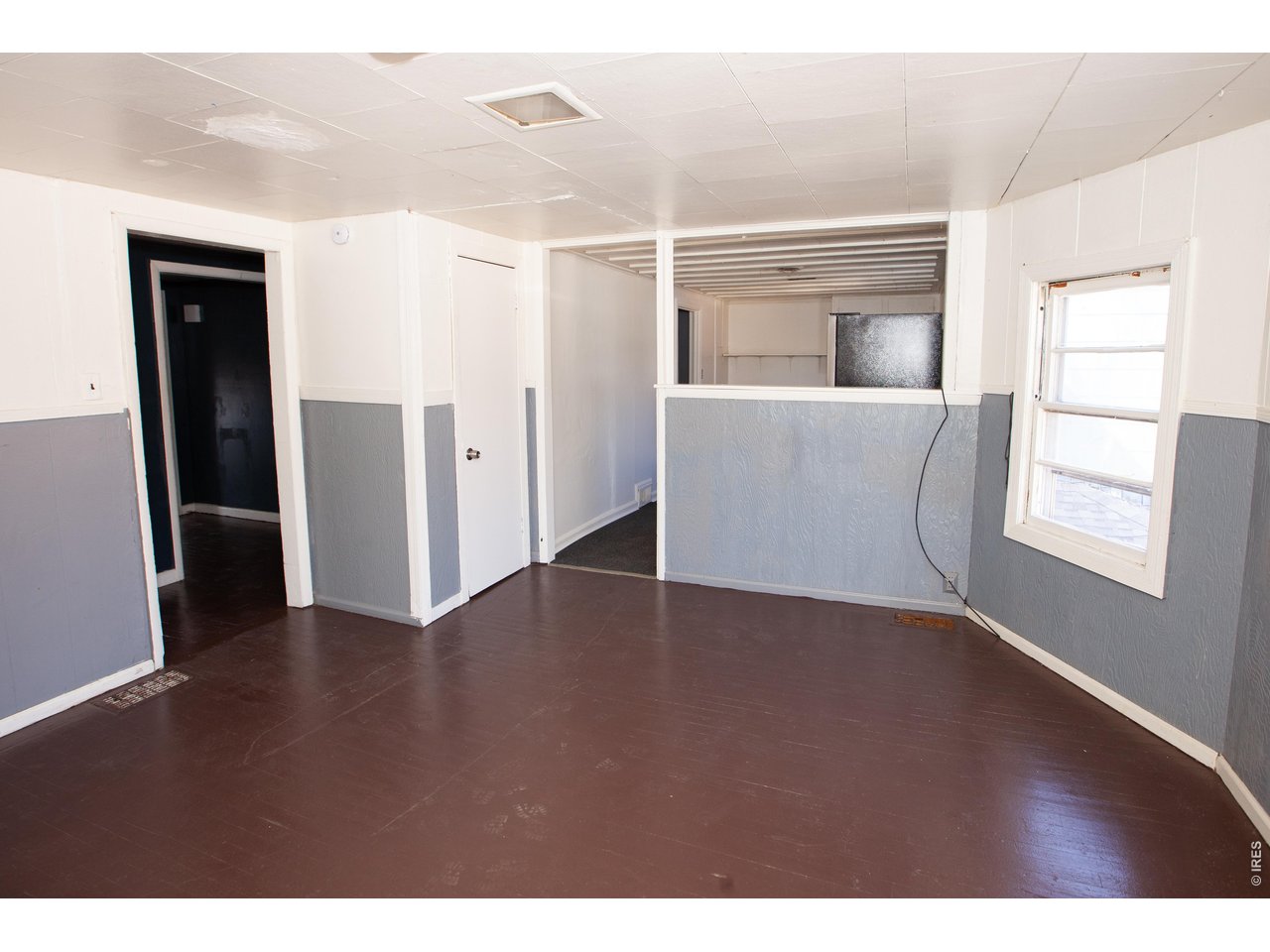 Upstairs 3 BR Unit