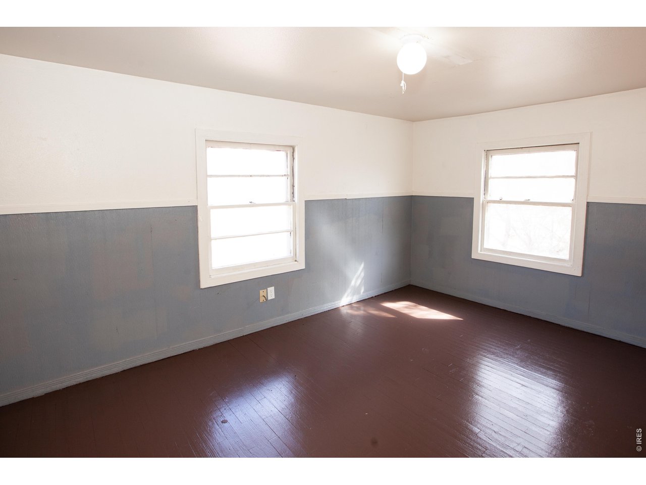 Upstairs 3 BR Unit