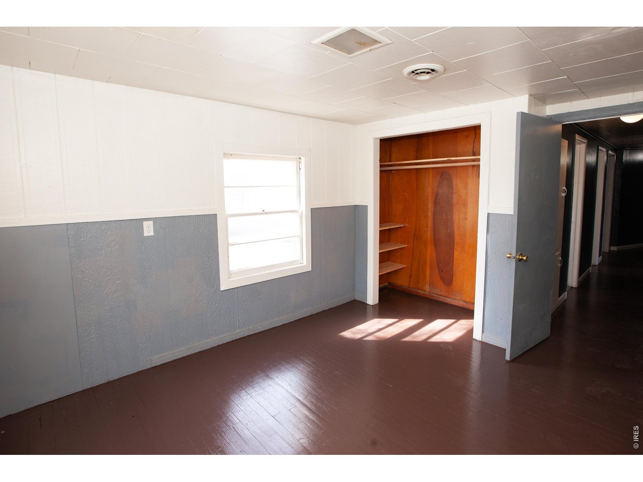 Upstairs 3 BR Unit