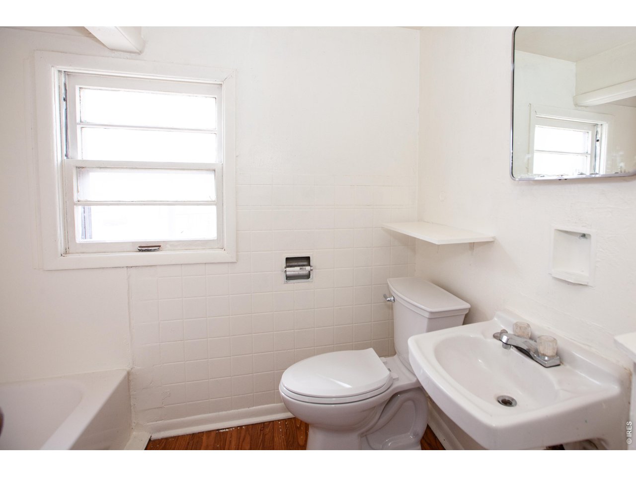 Upstairs 3 BR Unit