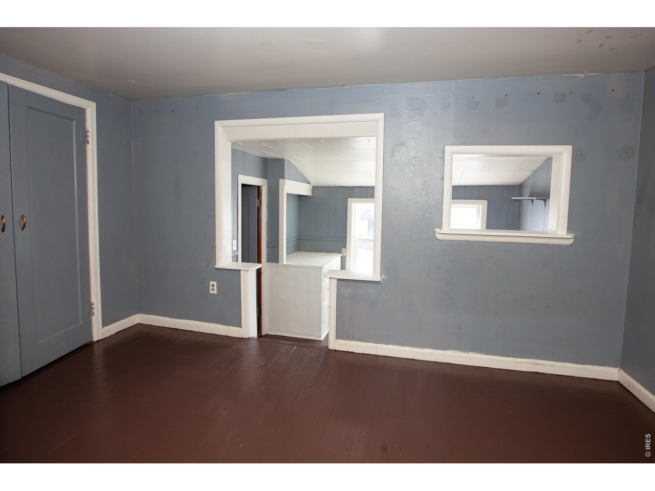 Upstairs 3 BR Unit