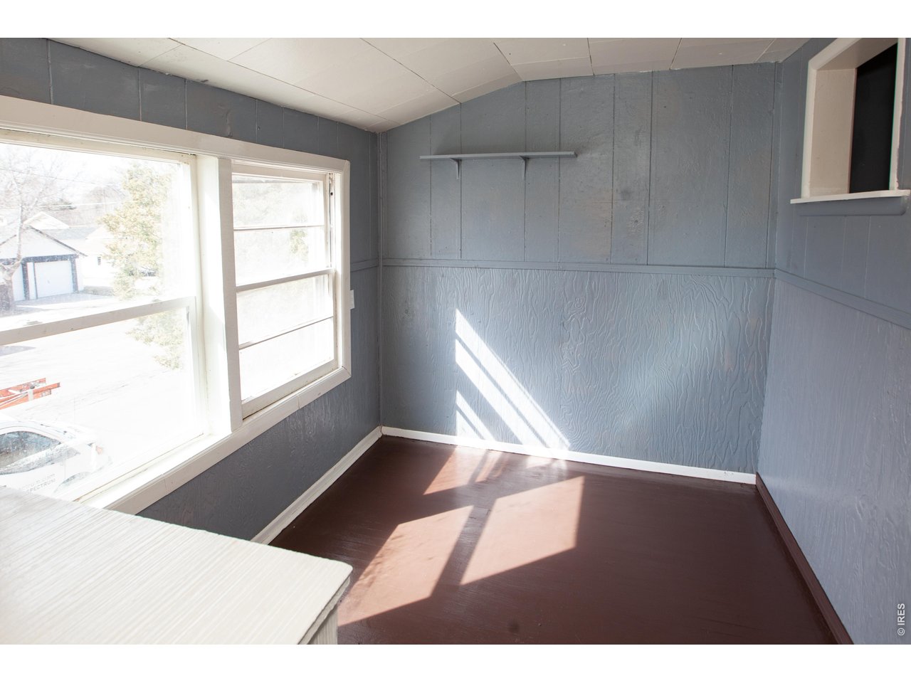 Upstairs 3 BR Unit