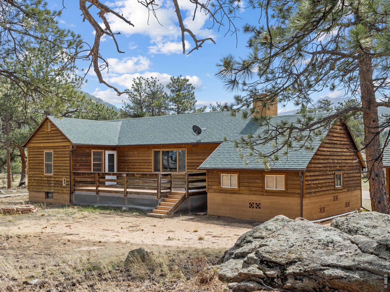 Just minutes to the entrance of Rocky Mountain National Park and downtown Estes Park!