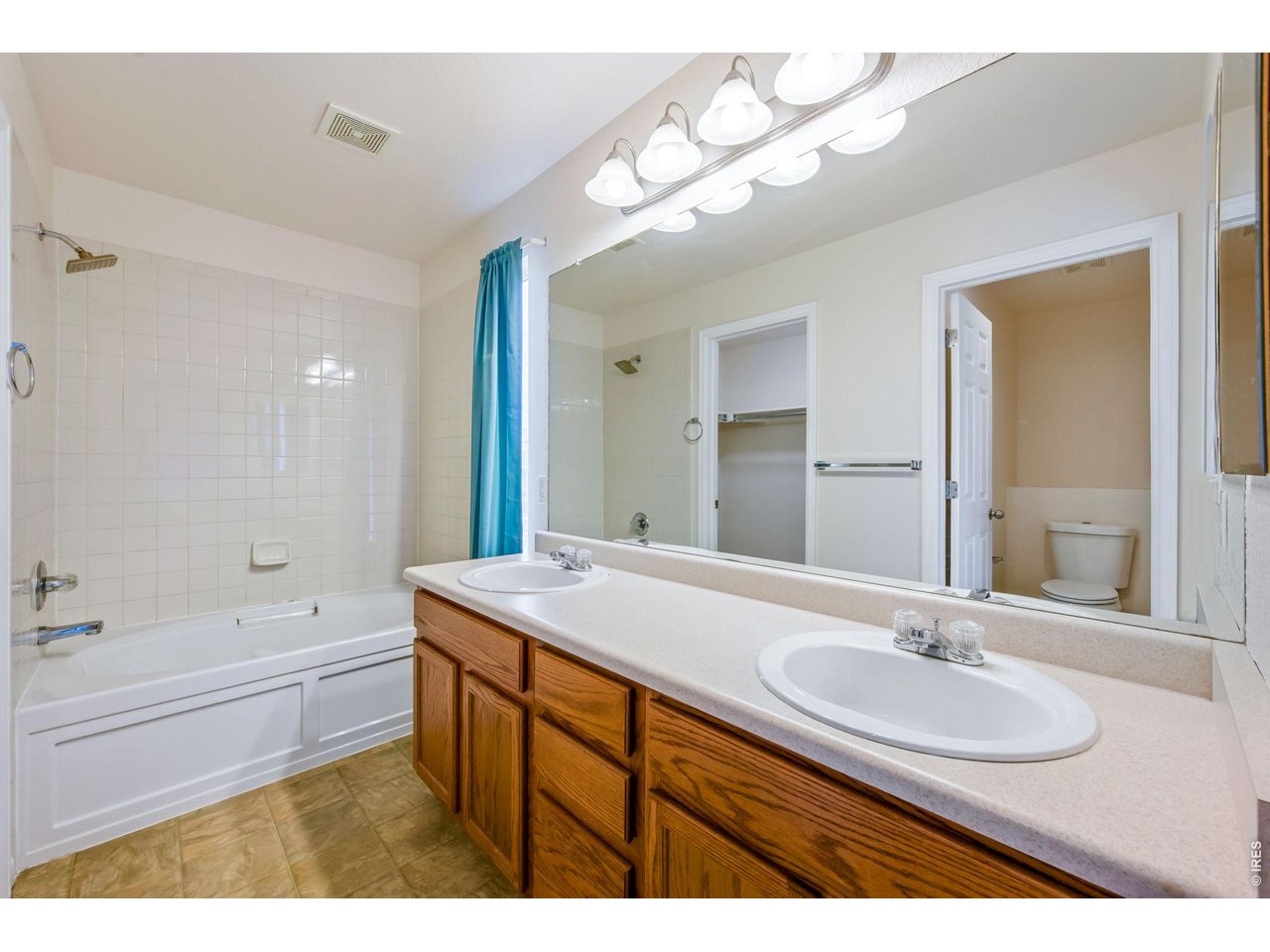 Dual sinks and full bath at primary 