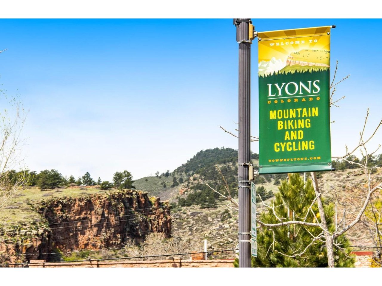 The Town of Lyons offers world class recreation - Hall Ranch, Saint Vrain tubing - the creek runs right through the heart of Lyons.