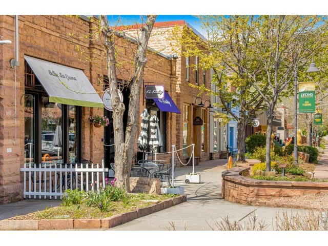 Property Photo 5 Adorable downtown Lyons, a haven for budding art & Oscar Blue Grill & Brewery. The home of Planet Bluegrass! Discover amazing artistry of all kinds, charming cafe's and restaurants!