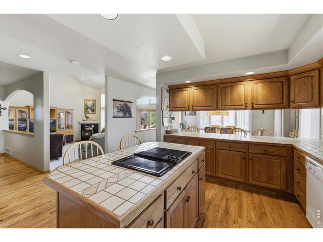Property Photo 14 Tons of Countertop Work Space and Room to fit a big crowd!