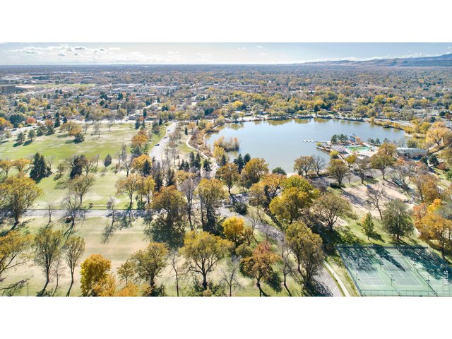 Property Photo 21 City Park, fishing lake, swimming pool and golf