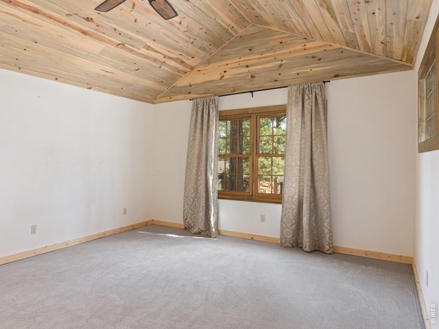Property Photo 13 Primary bedroom
