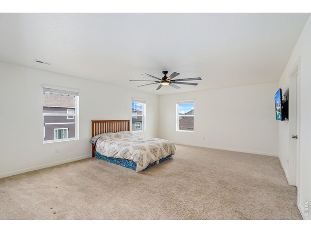 Property Photo 13 Large primary bedroom